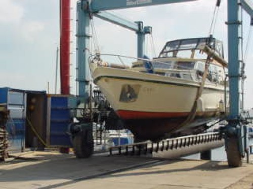 Botenlift Watersportcentrum Maasbommel